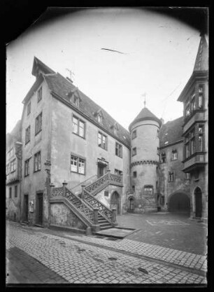 Grafschaftsmuseum bzw. ehemaliges Rathaus mit Treppe und Turm