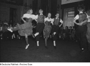 Aufführung eines Volkstanzes
