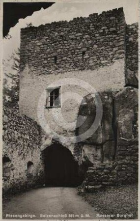 Äusserer Burghof der Ruine Bolzenschloss bei Jannowitz