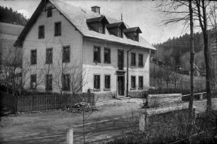 Landhaus Thost : im Hintergrund das Armenhaus; vorm Haus die Rothenbachbrücke