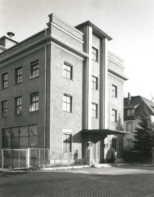 Radebeul, Gartenstraße 22. Fabrikgebäude des Arzneimittelwerkes (um 1920). Seitenflügel
