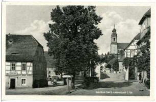 Leuben. Dorfstraße mit Kirche