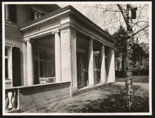 Landhaus Louis Ullstein, Berlin-Grunewald: Gartenseite, Altan