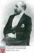 Erbach-Schönberg, Gustav Ernst Fürst zu (1840-1908) / Porträt im Smoking, mit Orden und Schärpe, sitzend, Kniestück