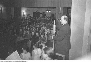 Walter Ulbricht, Generalsekretärs der SED, während einer Rede vor Sportlern der DDR, 1951