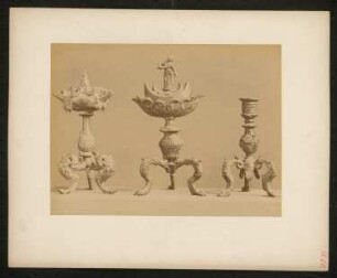 Nationalmuseum Bargello (Museo Nazionale del Bargello), Florenz: Ansicht, zwei Kerzenständer und eine Lampe aus Bronze, paduanische Arbeiten