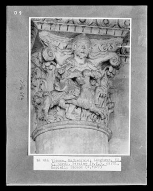 Nördliches Kapitell mit Darstellung des Samson im Kampf gegen den Löwen