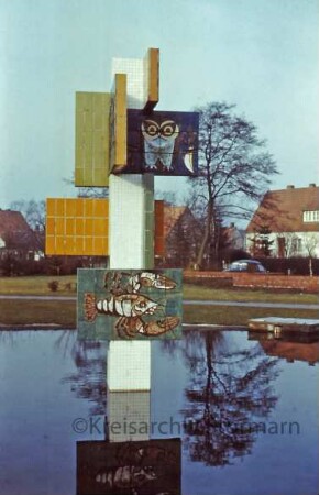 Schule: Wandmosaik (Harald Duwe) im Teich