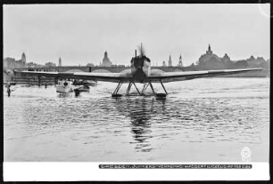 Dresden, Junkers-Verkehrswasserflugzeug auf der Elbe