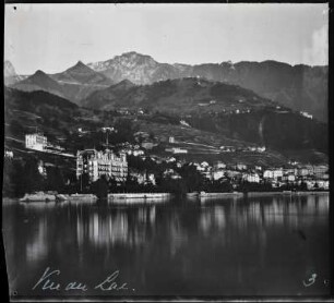Montreux vom Genfer See aus gesehen