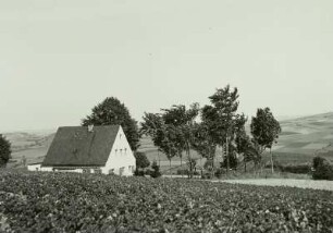 St. Bricciusstollen, Huthaus : Geyersdorf, St. Bricciusstollen, Huthaus gegen Pöhlbachtal. Ansicht von Südwesten