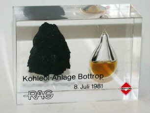 Briefbeschwerer mit Kohle- und Kohleöl-Einschlüssen