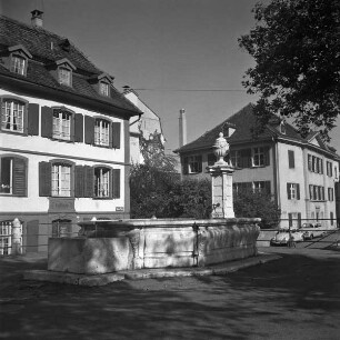 Urnenbrunnen auf dem Petersplatz