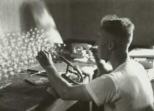 Glasbläser b. d. Arbeit, Glasbläserwerkstatt, Steinheid, 1954