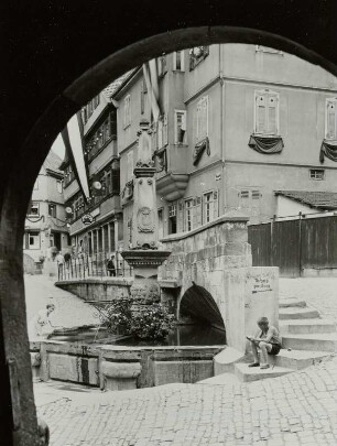 Esslingen, Beutaubrunnen : Esslingen. Obere Beutau mit Beutaubrunnen. Blick gegen Eckhaus. Obere - / Mittlere Beutau