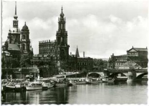 Dresden. Brühlsche Terrasse mit Dampfschiffen