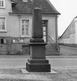 Kriegerdenkmal (Denkmalanlage); Echzell, Georgenstraße (bei Nr. 33)