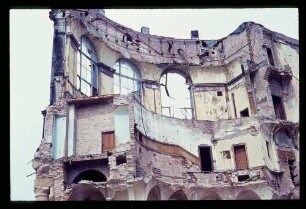 Ruine Völkerkunde Mus. 7.5.64.
