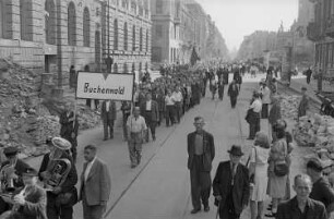 Gedenkmärsche für die Opfer des Faschismus in Berlin, anlässlich des sogenannten 3. OdF-Tages (Opfer des Faschismus-Tag)