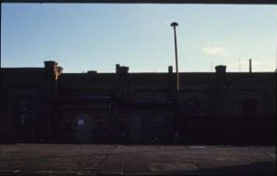 Potsdam, Hauptbahnhof : ehem. Stellwerk / Bahngebäude am Hauptbahnhof, am 1. September 1999 erfolgte die Umbenennung des Bahnhofs Potsdam Stadt in Potsdam Hauptbahnhof