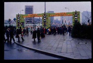 Weihnachtsmarkt 13.12.77.