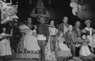 Szenenbilder aus der Posse "Lumpacivagabundus" von Johann Nestroy im Theater am Schiffbauerdamm Berlin