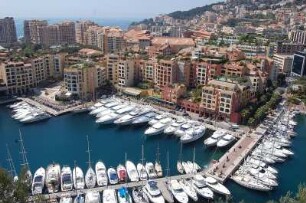 Monte Carlo - Innerer Yachthafen : Innerer Yachthafen, Blick von der Ebene des Fürsten-Schlosses in Monaco. 2006