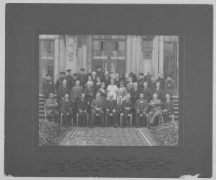Gruppenaufnahme der Mitarbeiter der Sächsischen Landesbibliothek, 1921