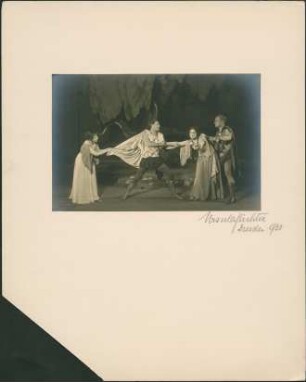 "Ein Sommernachtstraum" von William Shakespeare. Szene mit Lotte Gruner als Hermia, Adolf Wohlbrück als Lysander, Antonia Dietrich als Helena und Felix Steinböck als Demetrius. 3. Akt, 2. Szene. Dresden: Schauspielhaus, 12.06.1930
