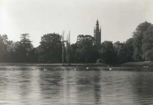 Oranienbaum-Wörlitz, Wörlitzer Park. Blick auf den See, im Hintergrund Kirchturm von Wörlitz