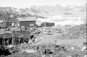 Kulusuk: Weg am Hafen