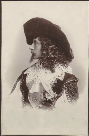 Prinz Friedrich Wilhelm im Kostüm des Großen Kurfürsten, Brustporträt im Profil nach links.
