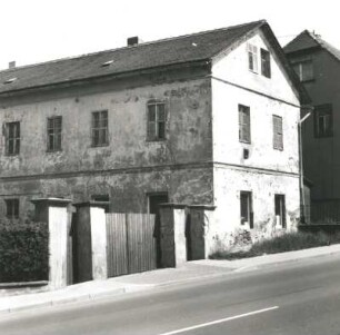 Colditz, Dresdener Straße 13. Wohnhaus (M. 19.Jh.). Straßenansicht mit Hoftor