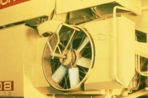 Fotografie: Erntetechnik, Mähdrescher selbstfahrend, Verbrennungsmotor, Kühltechnik