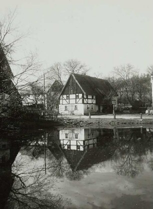 Kubschütz-Döhlen. Ortsteilansicht über den Dorfteich