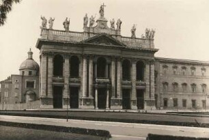 Rom. Lateranbasilika, Fassade