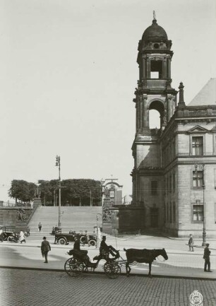 Schloßplatz : Dresden, Schloßplatz, Pferdedroschke
