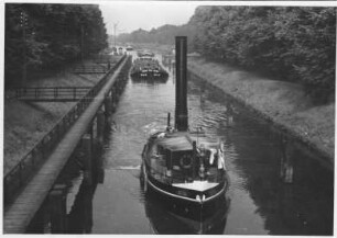 Dortmund-Ems-Kanal (DEK), Schleppzug durchfährt Schleuse Hanekenfähr