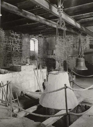 Laucha/Thüringen: Glockenmuseum. Gußgruben