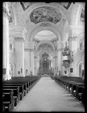 Klosterkirche; Innenansicht, Blick zum Hochaltar