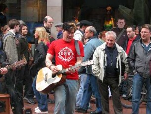 Musiker : Strassenmusiker in der Grafton-Street, Zentrum von Dublin, aufgenommen im April 2005. Foto Uwe Gerig