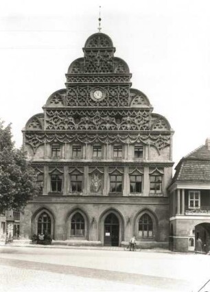 Stargard, Rathaus : Stargard (Stargard/Polen). Rathaus- Westgiebel mit Stuckornament der spätesten gotischen Art