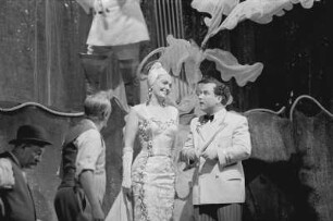 Szenenbilder aus der Operette "Frau Luna" von P. Lincke nach einem Libretto von H. Bolten-Baeckers u. a. mit F. Kronström