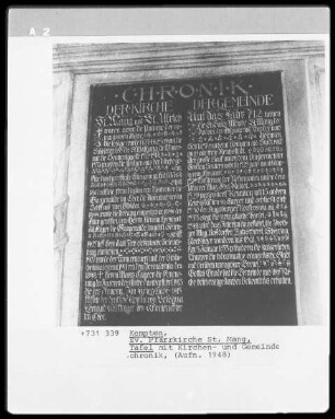 Tafel mit Kirchen- und Gemeindechronik