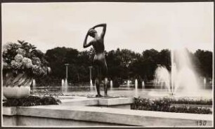 Fotoalbum: Deutsche Gartenbau- und Schlesische Gewerbe-Ausstellung (GUGALI), Liegnitz: Blick auf Roseninsel, Springbrunnen- und Wasseranlage