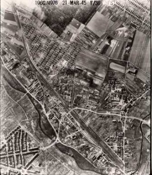 Amerikanische Luftbildaufnahmen von Kriegszerstörungen. Ausrichtung nach Süden. Grünwinkel / Industriegebiet