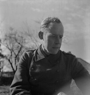 Hans-Adalbert von Stockhausen, Leiter der Fotografengruppe (Aufnahme im Rahmen der Fotokampagne im besetzten Frankreich)