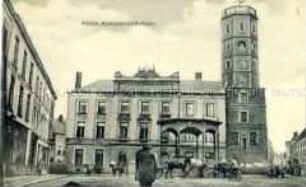 Marktplatz mit Rathaus in der französischen Stadt Menin