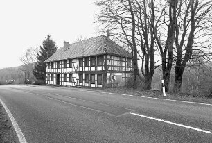 Sachgesamtheit Alter Hof und Abspann (Gasthaus); Helsa, Pfaffenberg 1