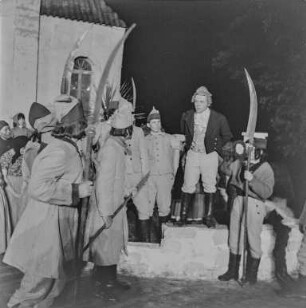 Sorbisches Volkstheater: "Wotprosenje" (Die Abbitte) : Loga. Schauspieler des Sorbischen Volkstheaters bei der Aufführung des Theaterstückes "Wotprosenje" (Die Abbitte)